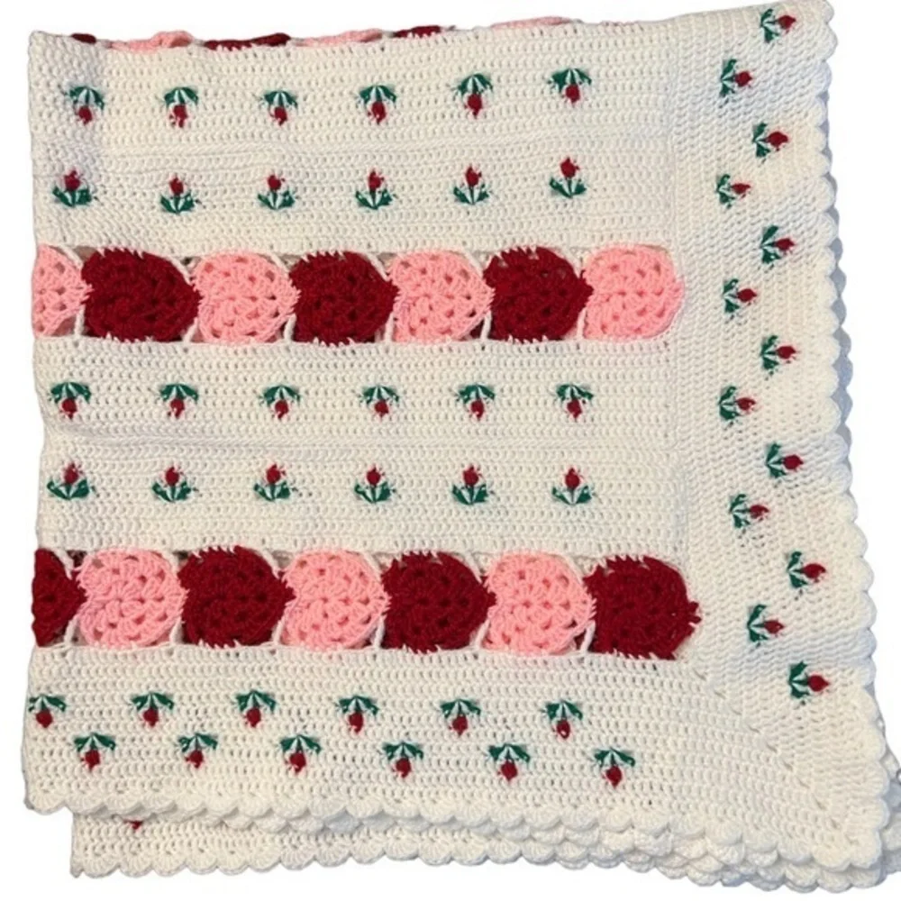 Sweet vintage crocheted white pink & red lap blanket w/ hearts & roses baby
